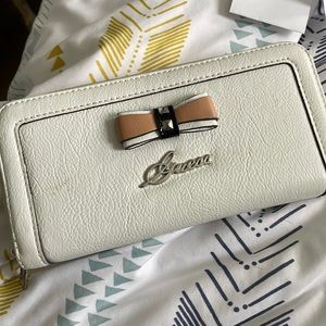 Large guess wallet